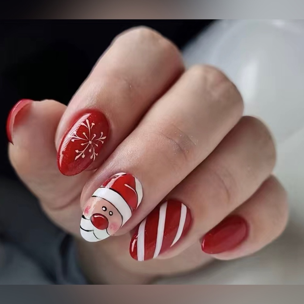 Holiday Press on Nails 💚❤️🎅🏼
